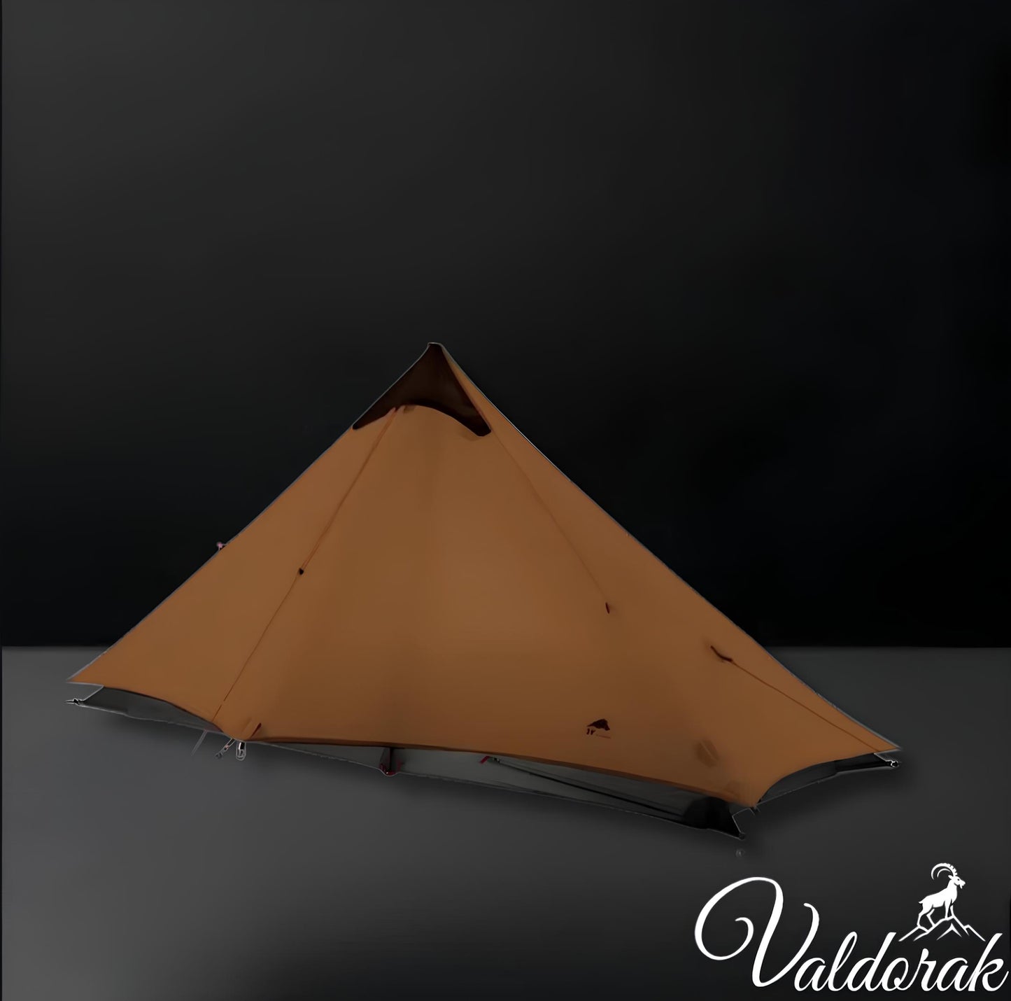 Tente aventure Valdorak de couleur marron avec design compact pour camping et randonnée