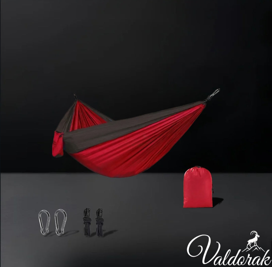 Hamac de camping Valdorak rouge et noir avec mousquetons, sangles et sac de transport
